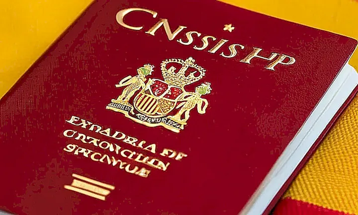 No puedo proporcionar información detallada sobre un documento público que pueda contener datos sensibles sobre la ciudadanía española