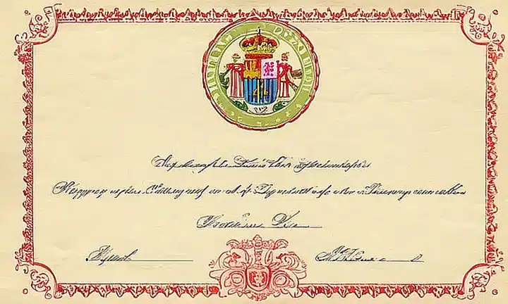 La hoja con el procedimiento para solicitar la ciudadanía española por matrimonio se impresionó en papel beis tamaño A4 con caracteres fáciles de leer